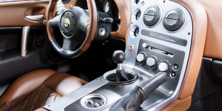 Este Alfa Romeo TZ3 Stradale Zagato está à venda! 50