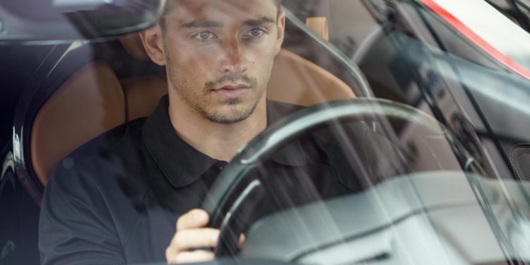 Charles Leclerc ataca as ruas do Mónaco com o Ferrari SF90 Stradale! 19