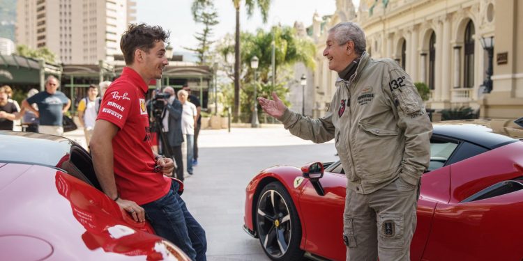 Charles Leclerc ataca as ruas do Mónaco com o Ferrari SF90 Stradale! 21