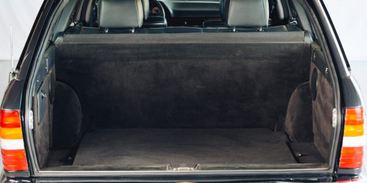 Mercedes 560 Wagon: A carrinha que Estugarda não construiu! 13