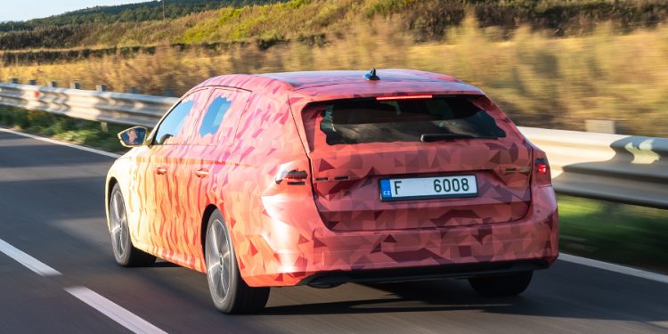 A vida (cada vez mais) difícil dos “paparazzi” do automóvel 16