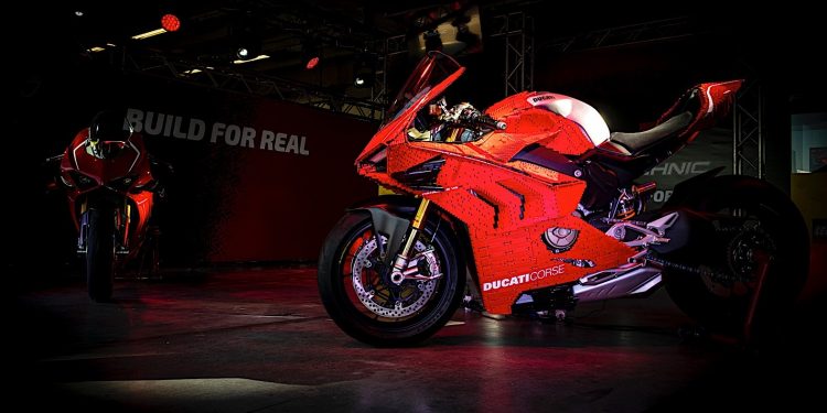 A Ducati Panigale em Lego é o sonho de qualquer criança crescida! 31