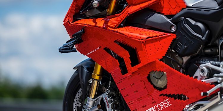 A Ducati Panigale em Lego é o sonho de qualquer criança crescida! 26