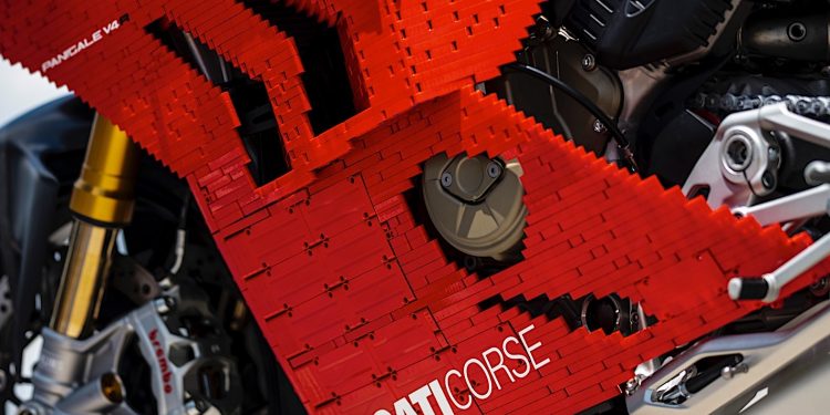 A Ducati Panigale em Lego é o sonho de qualquer criança crescida! 25