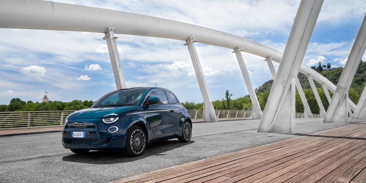 Novo Fiat 500 conquista o “Red Dot Award 2020” 25
