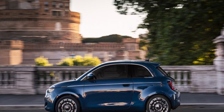 Novo Fiat 500 conquista o “Red Dot Award 2020” 23