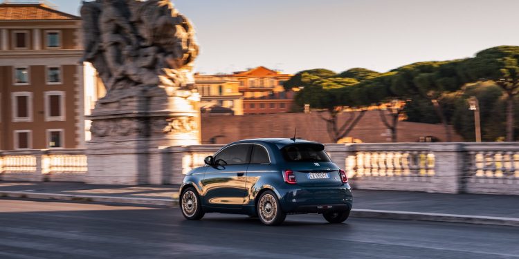 Novo Fiat 500 conquista o “Red Dot Award 2020” 17