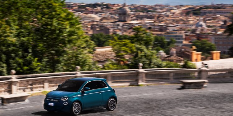 Novo Fiat 500 conquista o “Red Dot Award 2020” 15