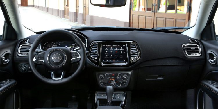 Mais tecnologia e conectividade para o novo Jeep® Compass ‘made in Europe’ 18