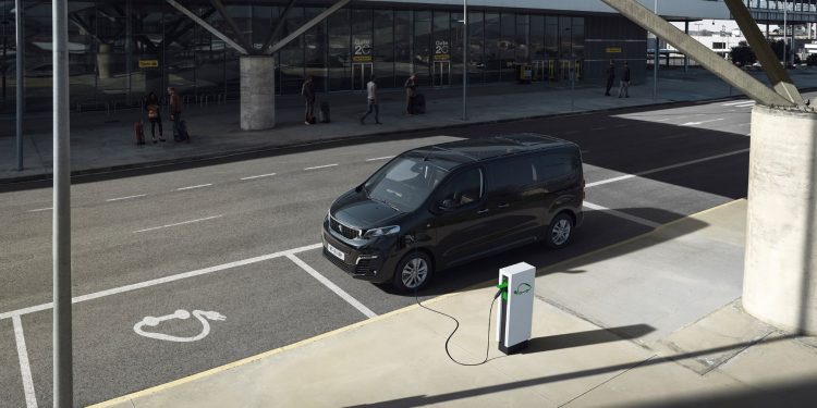 Novo PEUGEOT e-Traveller: Viagens de nova geração 13