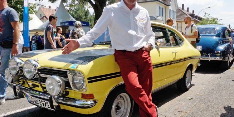 Joachim Winkelhock celebra 20 Anos na Opel 18