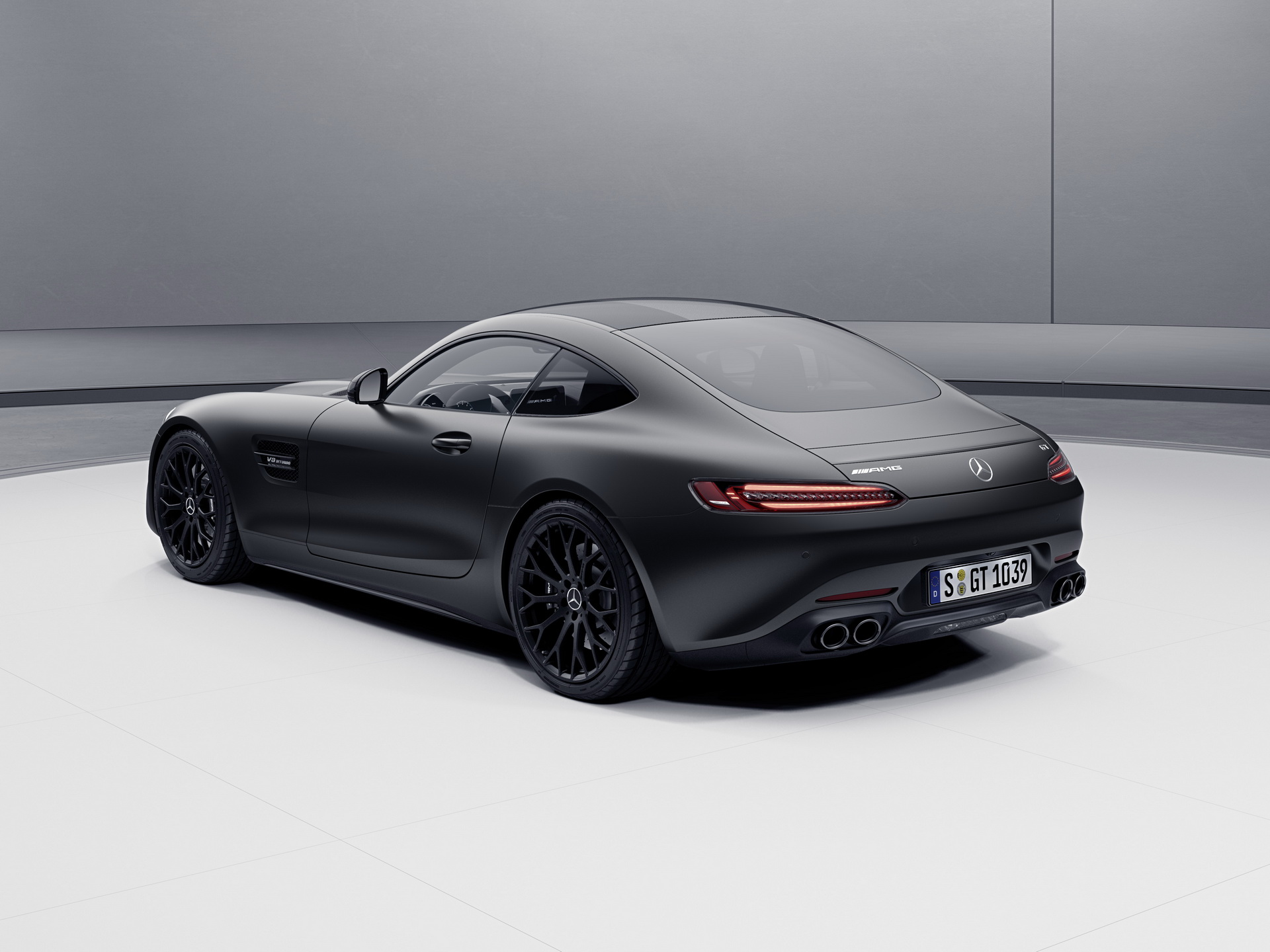 Mercedes oferece potência à "versão de entrada" do Mercedes AMG GT! 16