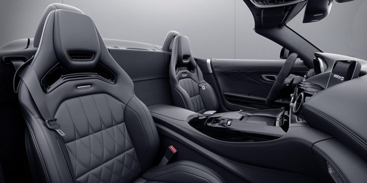 Mercedes oferece potência à "versão de entrada" do Mercedes AMG GT! 19