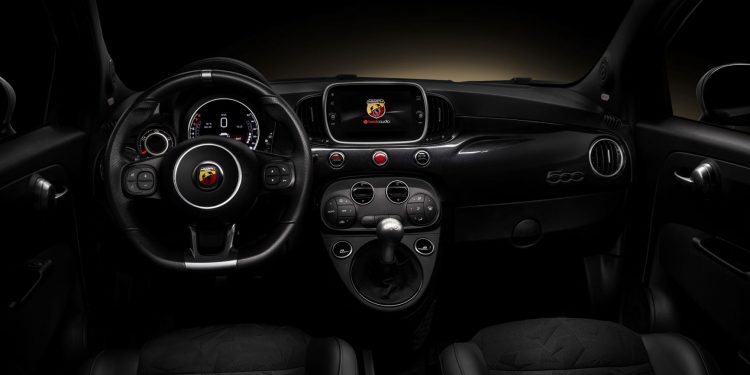 Novos Abarth 595 Scorpioneoro e Abarth 595 Monster Energy Yamaha, as duas almas da Abarth 22