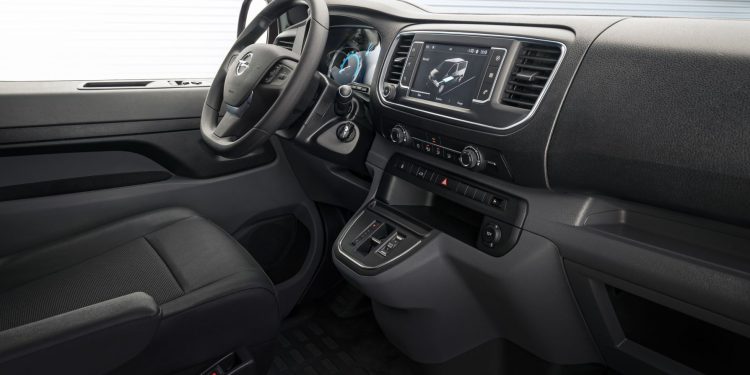 Opel anuncia preços do novo furgão elétrico Vívaro-e 14