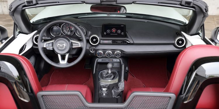 Icónico Mazda MX-5 já disponível em Edição Especial “100th Anniversary” 16