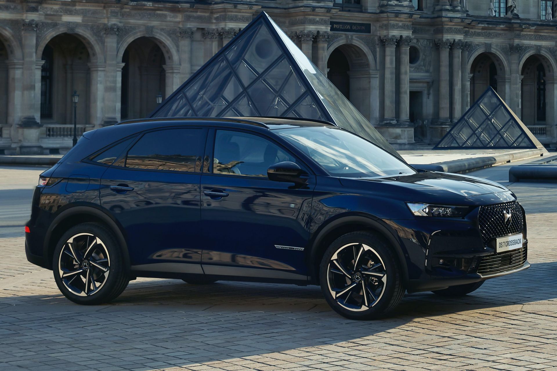 DS7 Crossback Louvre Edition pretende partir corações! 17