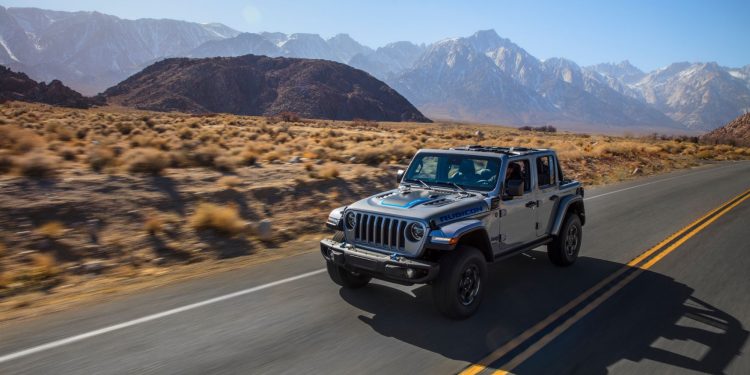 Novo Jeep® Wrangler 4xe Junta-se às Versões 4xe do Renegade e do Compass 13