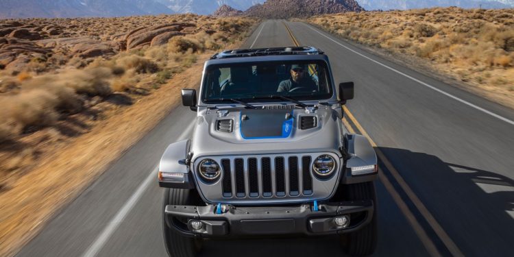 Novo Jeep® Wrangler 4xe Junta-se às Versões 4xe do Renegade e do Compass 14