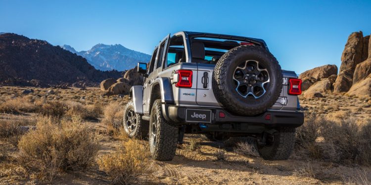 Novo Jeep® Wrangler 4xe Junta-se às Versões 4xe do Renegade e do Compass 15