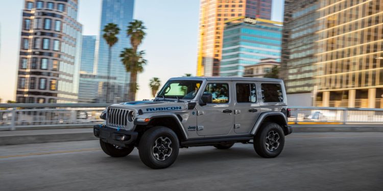 Novo Jeep® Wrangler 4xe Junta-se às Versões 4xe do Renegade e do Compass 17