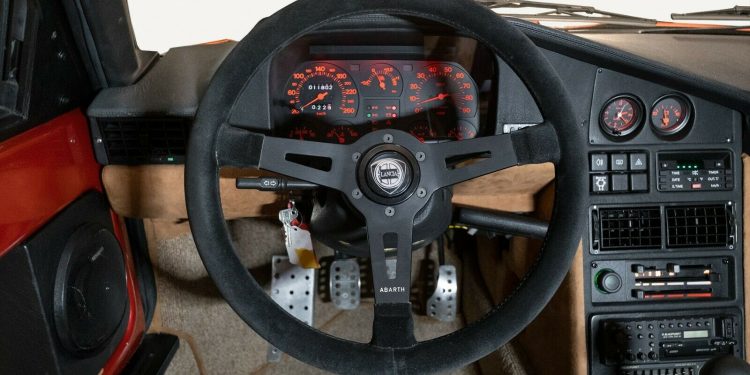 Lancia Delta S4 Stradale está à venda por 850.000€! 25