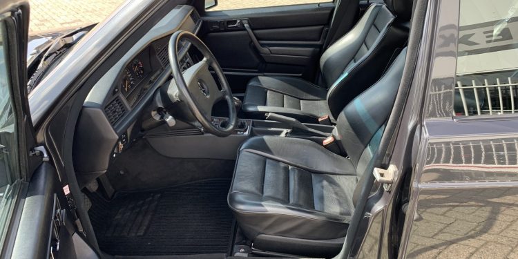 Um raro Mercedes 190E 2.5-16 Evolution II vai a leilão! 26