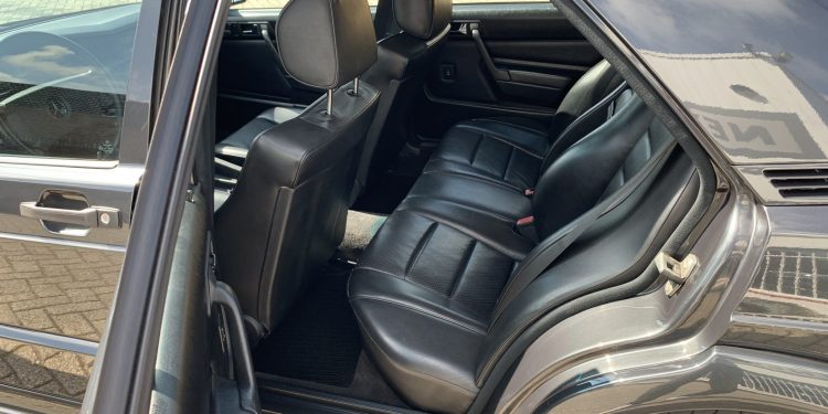 Um raro Mercedes 190E 2.5-16 Evolution II vai a leilão! 24