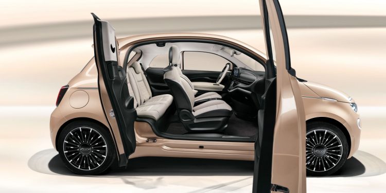 Presidente da Marca Fiat, apresenta em estreia mundial o Novo 500 3+1 15