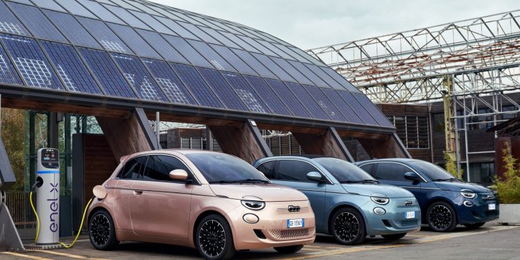 Presidente da Marca Fiat, apresenta em estreia mundial o Novo 500 3+1 17