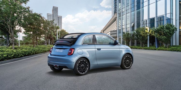 Presidente da Marca Fiat, apresenta em estreia mundial o Novo 500 3+1 19