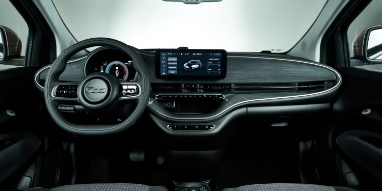 Presidente da Marca Fiat, apresenta em estreia mundial o Novo 500 3+1 20