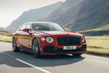 Flying Spur pronto para voar com o motor V8 15