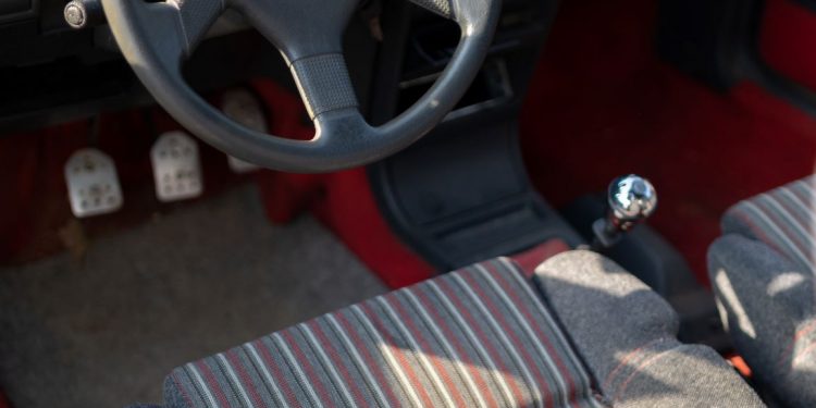 Restauro de Peugeot 205 GTi com “L’Aventure Peugeot” 28