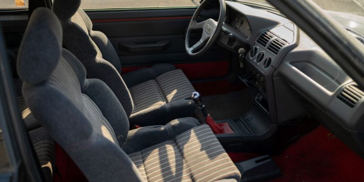 Restauro de Peugeot 205 GTi com “L’Aventure Peugeot” 36