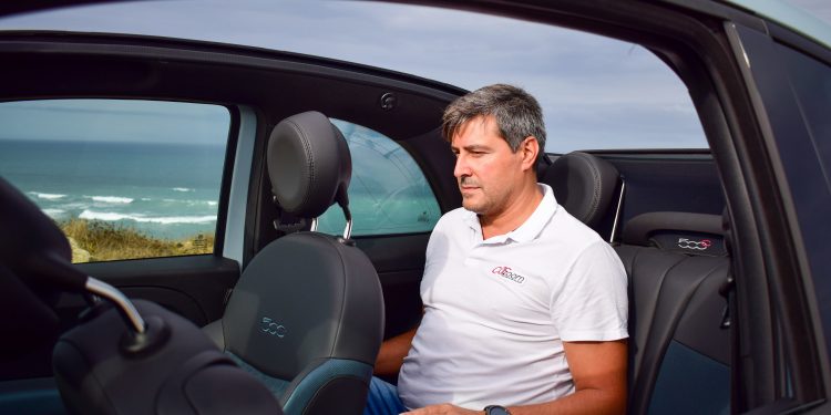 FIAT 500C Hybrid: Um ícone eletrizante! 41