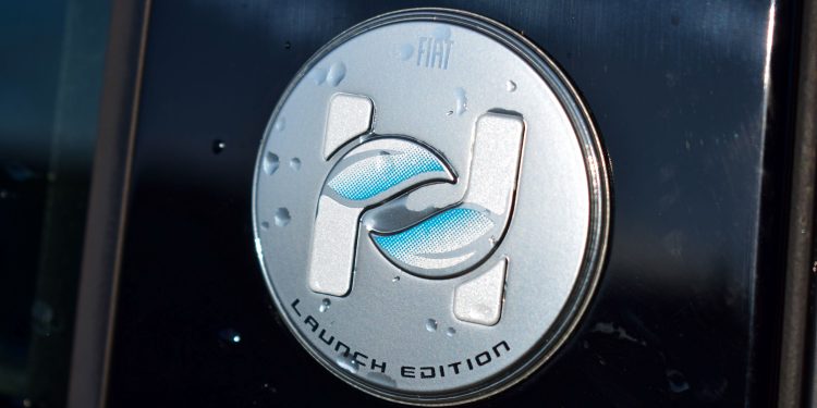 FIAT 500C Hybrid: Um ícone eletrizante! 54