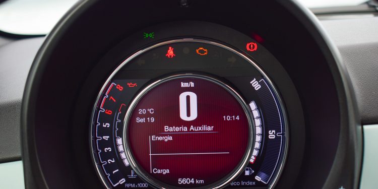 FIAT 500C Hybrid: Um ícone eletrizante! 37