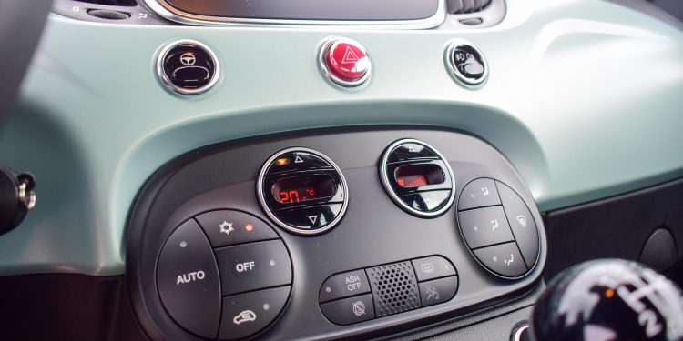 FIAT 500C Hybrid: Um ícone eletrizante! 32