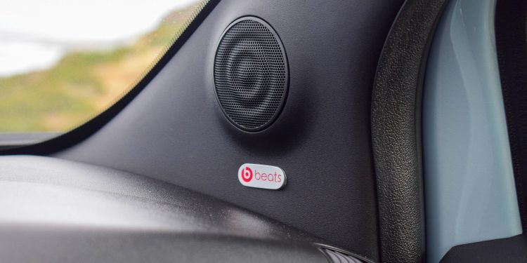 FIAT 500C Hybrid: Um ícone eletrizante! 31