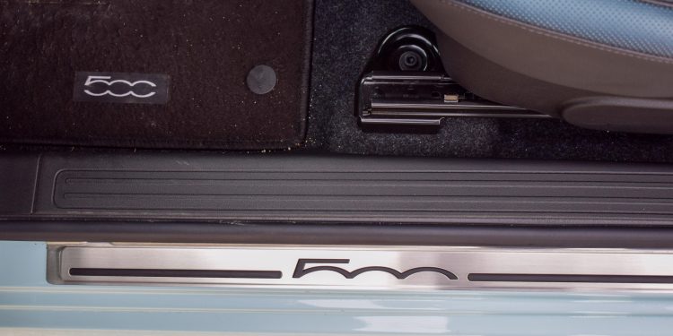 FIAT 500C Hybrid: Um ícone eletrizante! 30