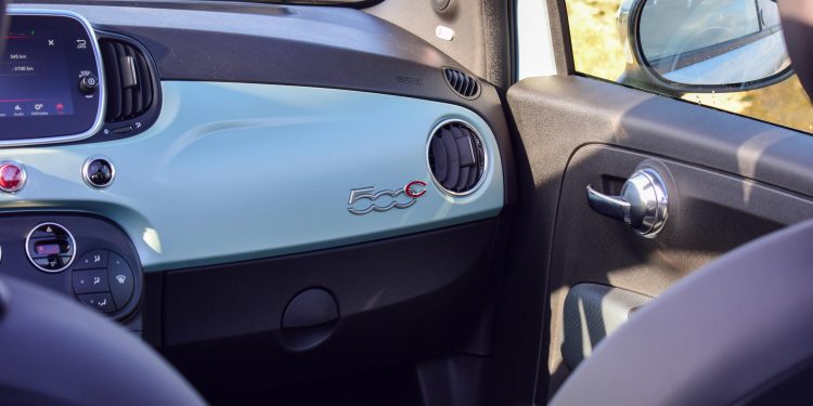 FIAT 500C Hybrid: Um ícone eletrizante! 52