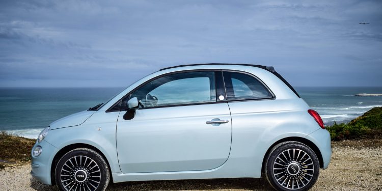 FIAT 500C Hybrid: Um ícone eletrizante! 48