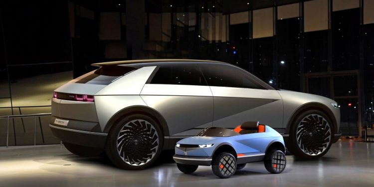 Hyundai Motor revela o seu EV mais pequeno 13