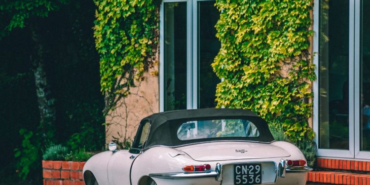 Colecção do Museu do Caramulo recebe Jaguar E-Type 15