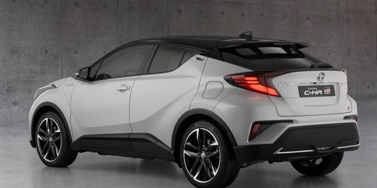 Toyota revela C-HR em versão exclusiva GR Sport Hybrid 13