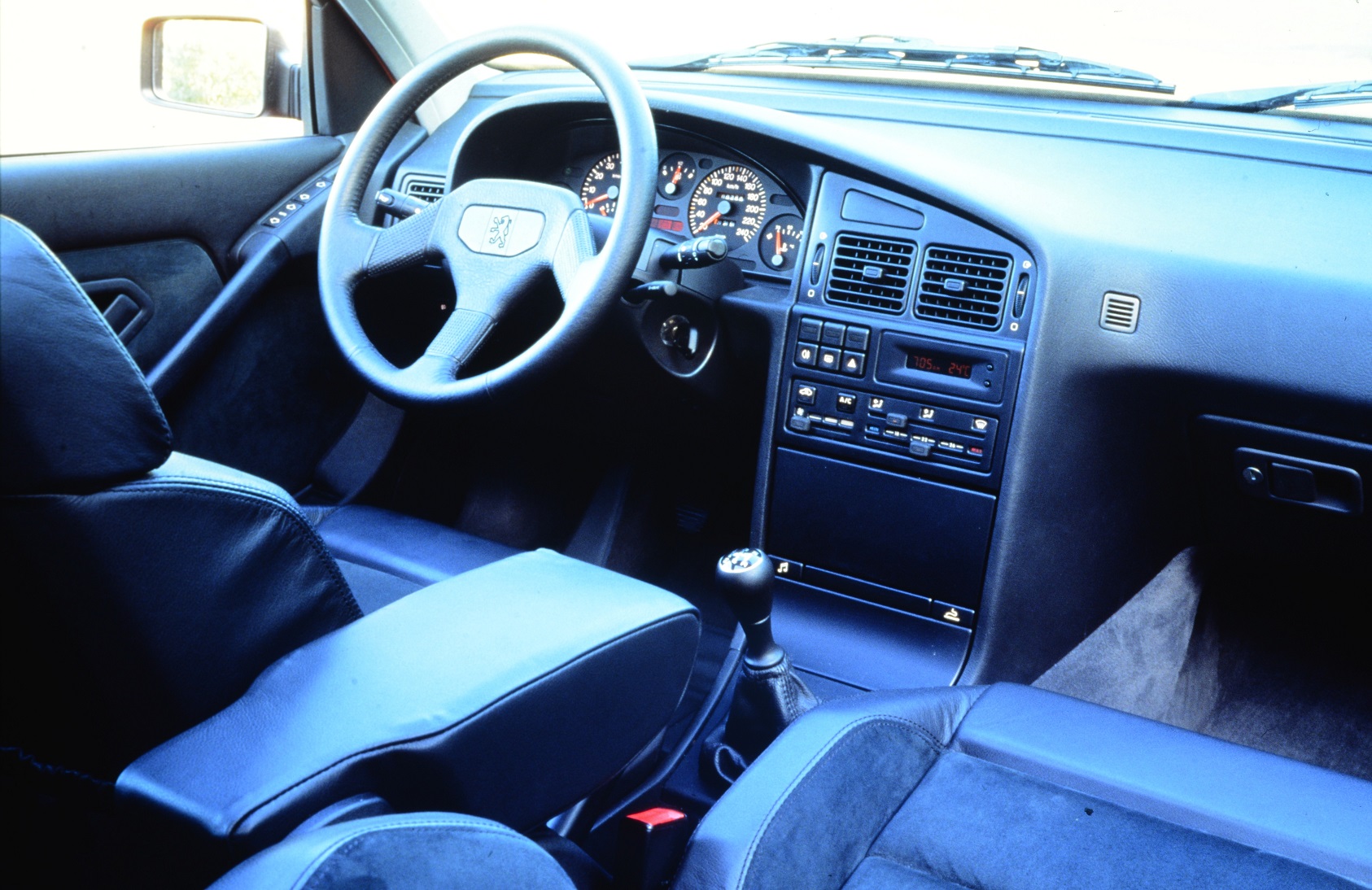 PEUGEOT 405 T16 antecessor do 508 PEUGEOT SPORT ENGINEERED 18