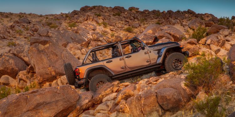 Jeep lança Wrangler Rubicon com motor HEMI V8! 47 Jeep lança Wrangler Rubicon com motor HEMI V8! 47