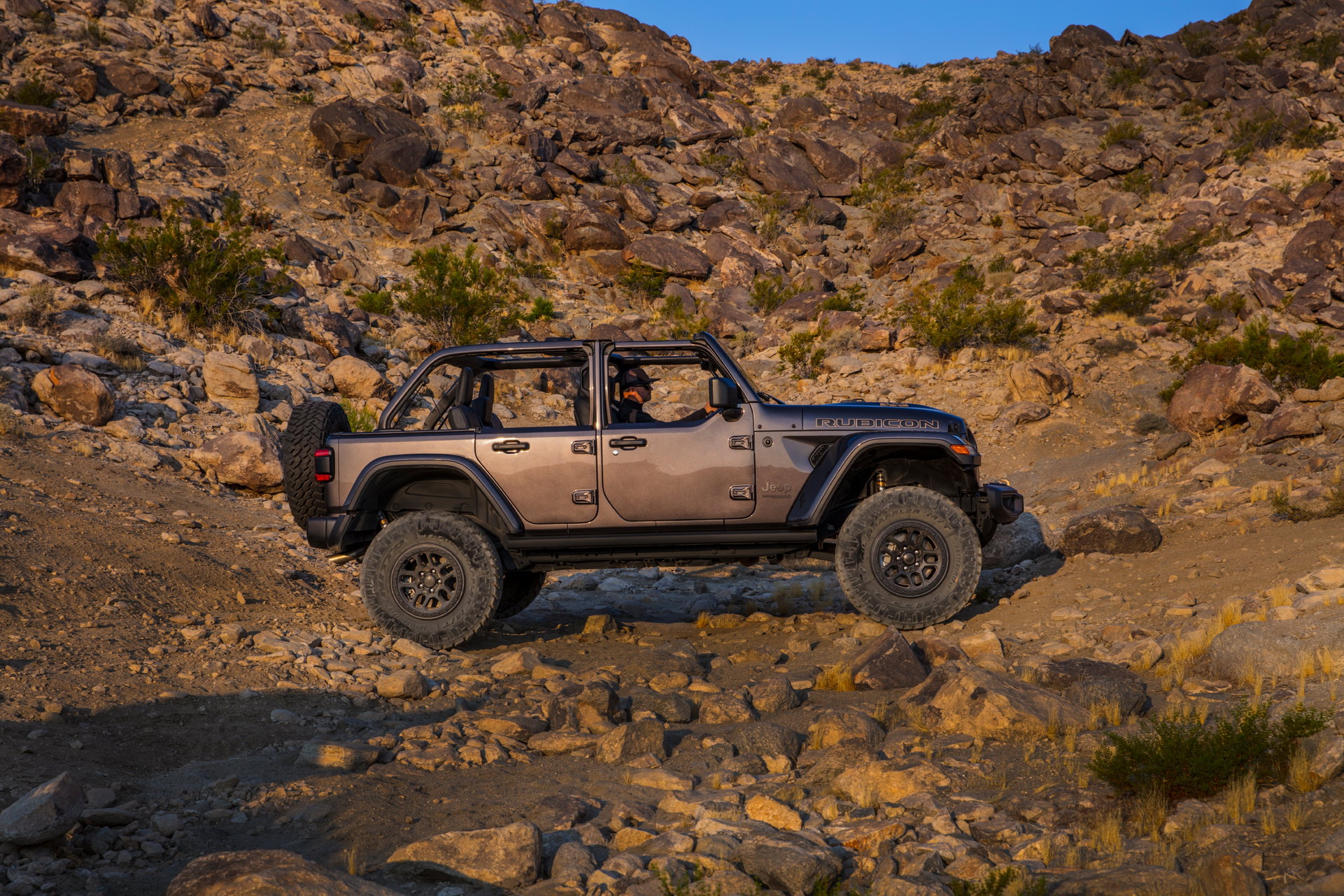 Jeep lança Wrangler Rubicon com motor HEMI V8! 17