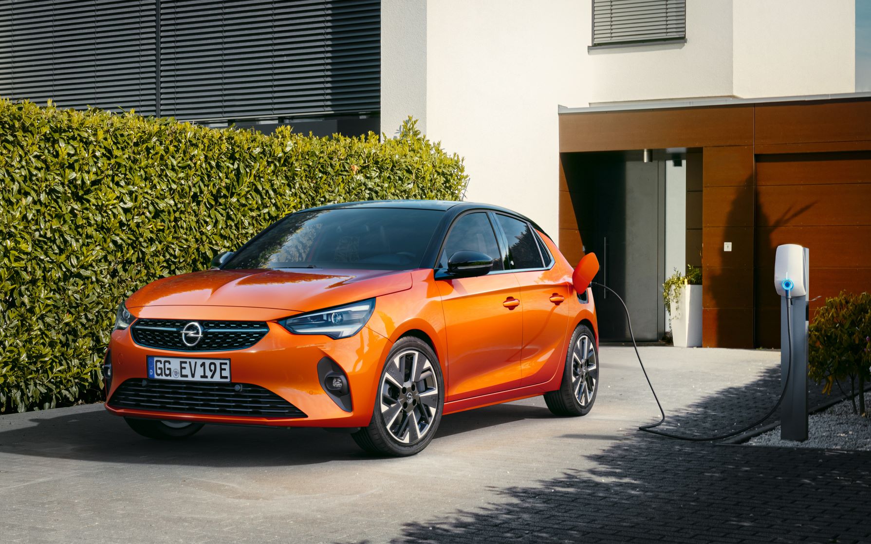 Opel marca presença em dois importantes eventos nacionais de mobilidade elétrica e oferece ‘wall box’ 19